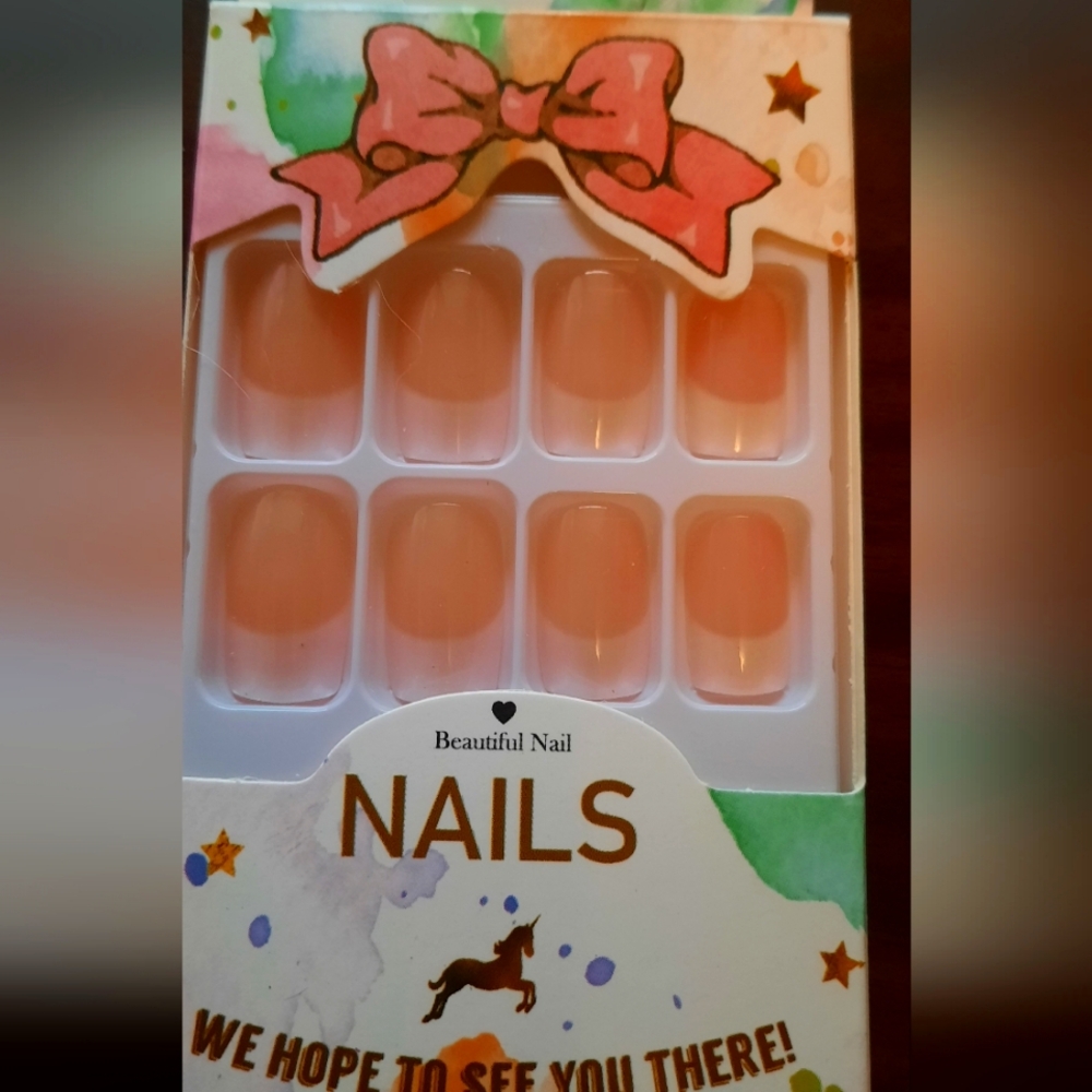 Press on nails